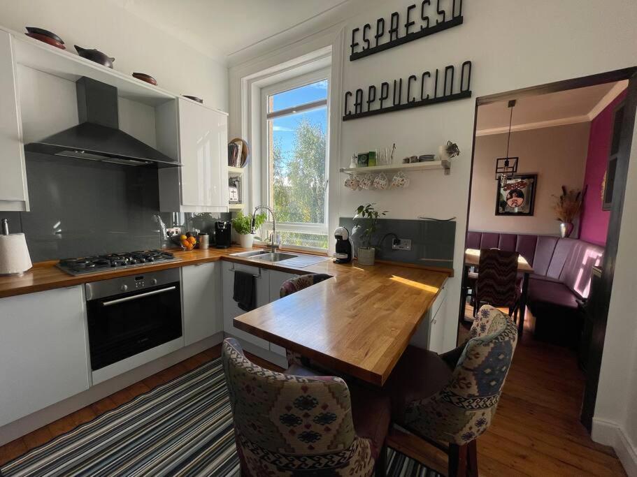 Traditional Apt Close To City Centre & Hampden Glasgow Buitenkant foto