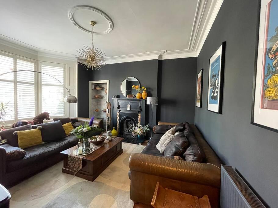 Traditional Apt Close To City Centre & Hampden Glasgow Buitenkant foto