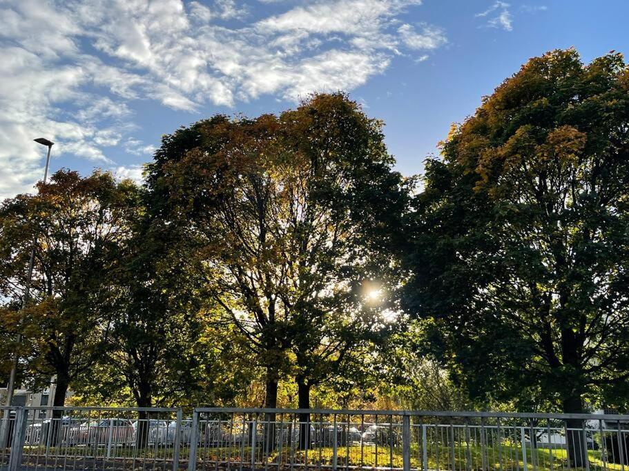 Traditional Apt Close To City Centre & Hampden Glasgow Buitenkant foto